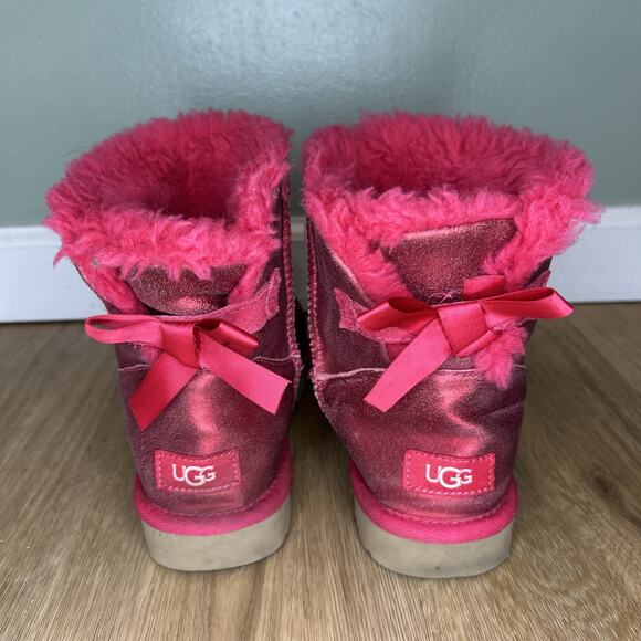 UGG Womens 7 Boots Bailey Bow Short Mini Red Metallic Shearling GLISTEN RADISH - Picture 5 of 7